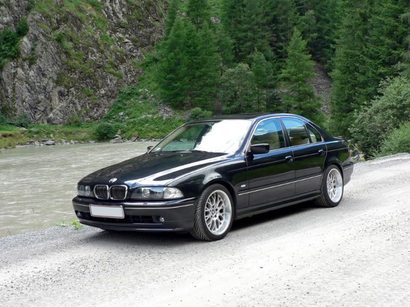 BMW540_leftfront_at_river2.jpg