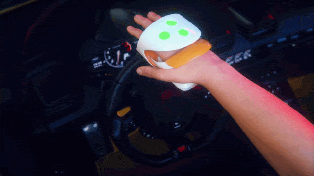 手のひらに当たる突起で触覚を再現（出典：Indiegogo）