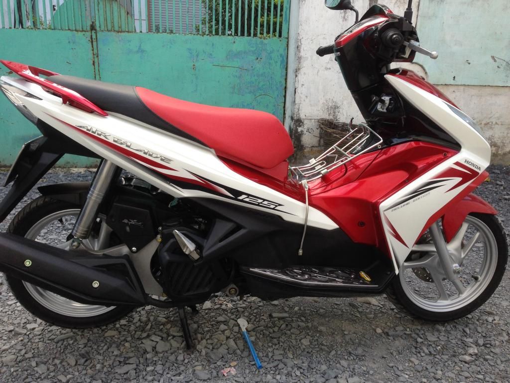 Q6. Cần bán 1 chiếc xe AIRBALDE 125i 10/2014 (Trắng đỏ) - 2