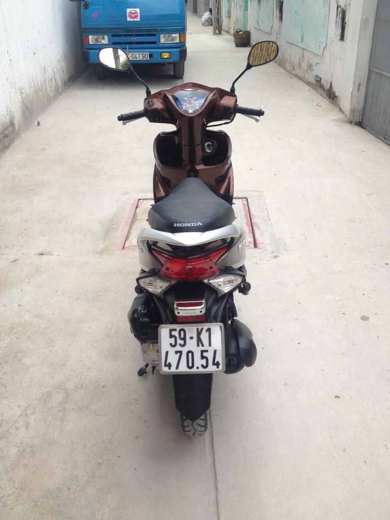 Q6, Cần bán 1 chiếc HONDA VISION Fi 2013 (Nâu)==>new 98%